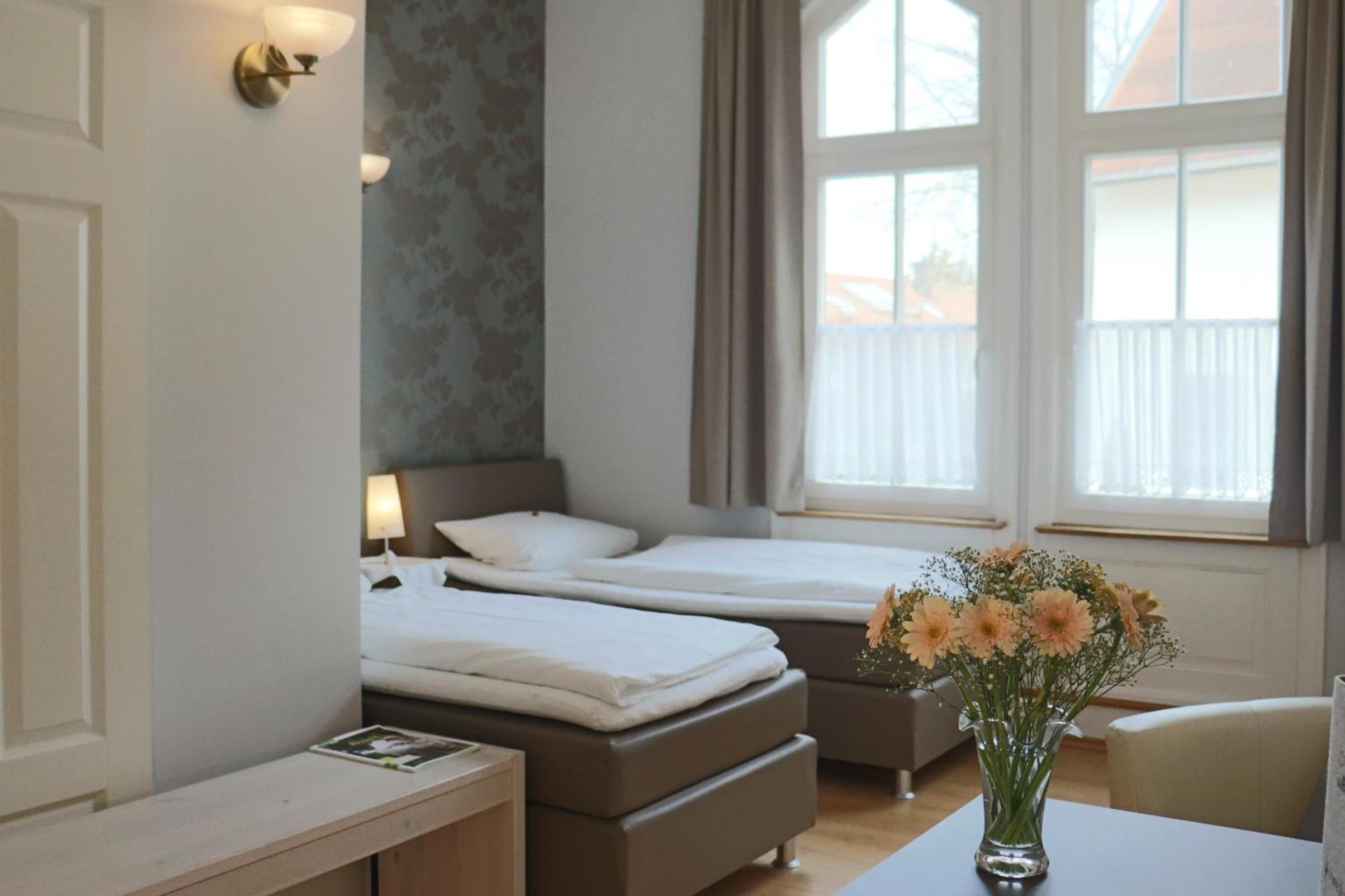 Gaestehaus "Unsere Stadtvilla" Хехинген Екстериор снимка