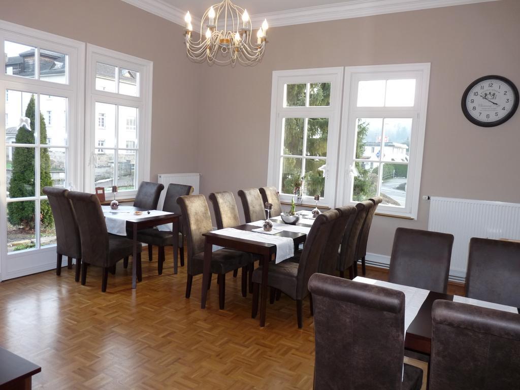 Gaestehaus "Unsere Stadtvilla" Хехинген Екстериор снимка